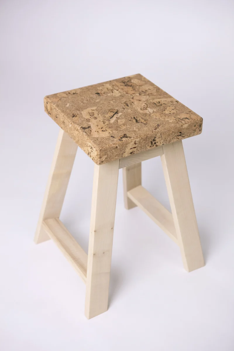 Tabouret à l’assise en loupe