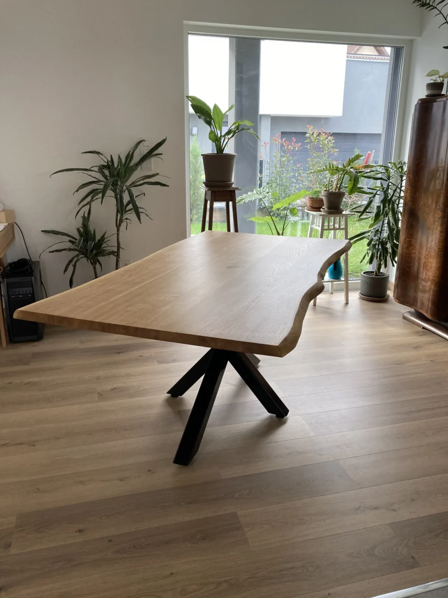 Table à pied central