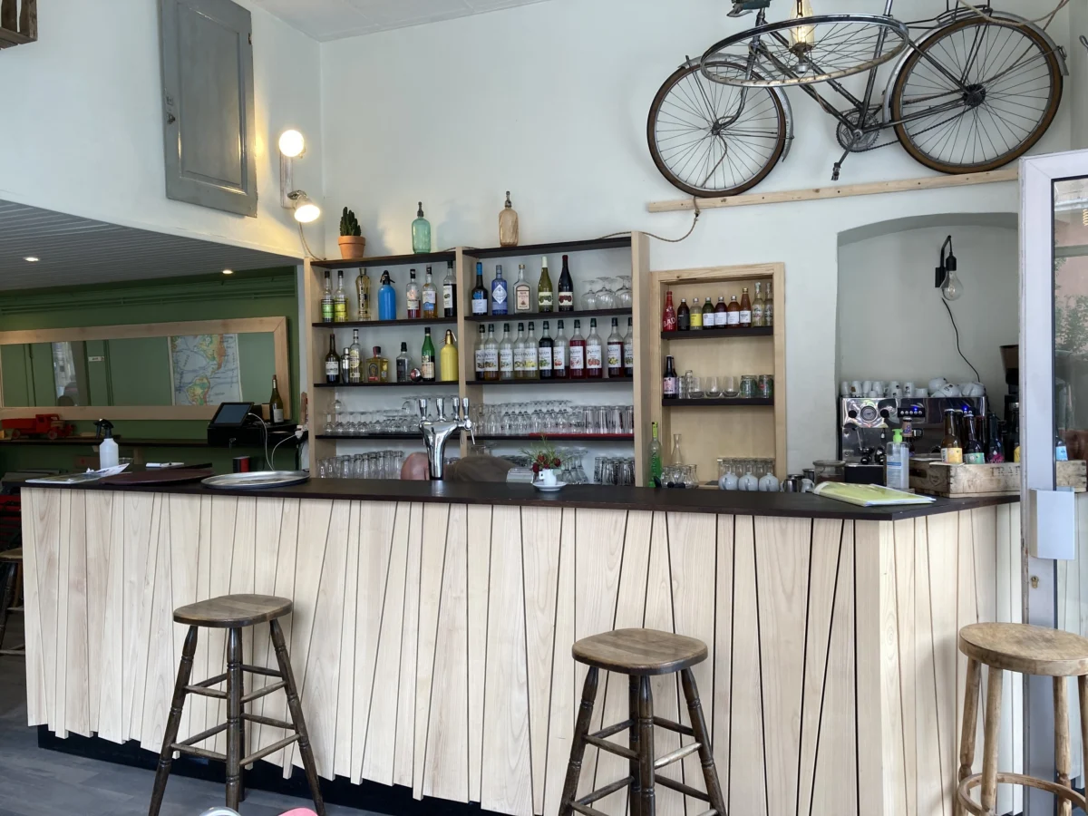 Bar