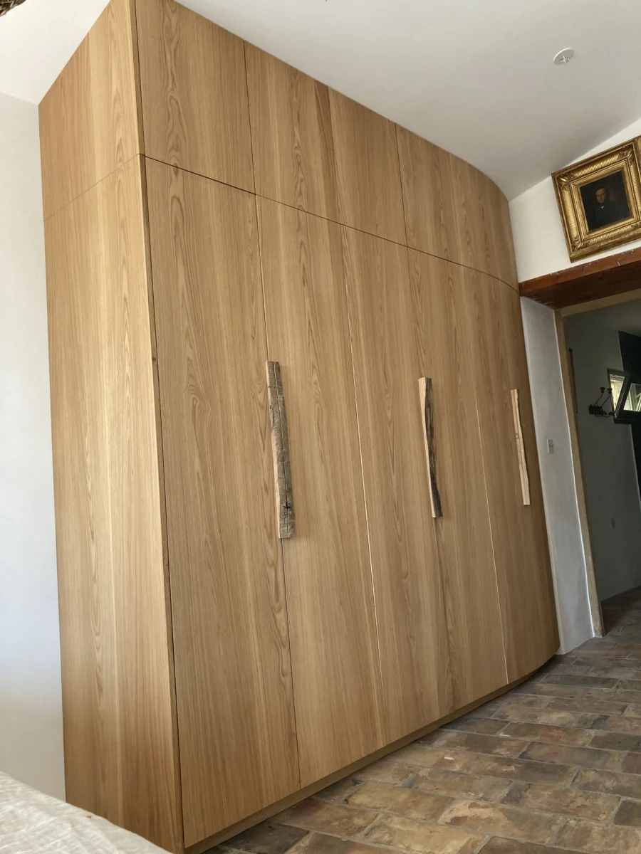 Armoire toute hauteur